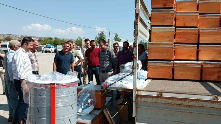 Dicle’de Arı Bağ Ve Meyve Üreticilerine Tarımsal Makine Desteği