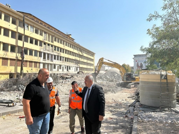 İl Başkanı Çetin, Tarih Yıkımı Yerinde İnceledi