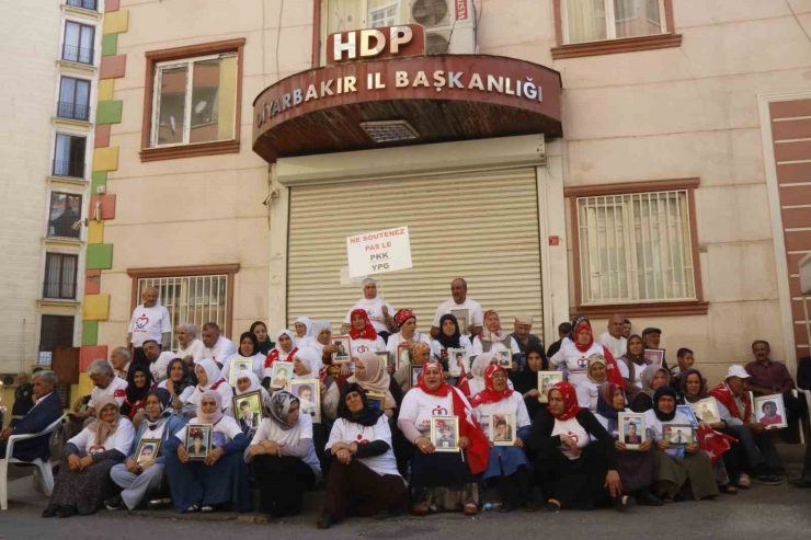 Aile Ve Sosyal Politikalar İle İçişleri Bakan Yardımcıları Diyarbakır Anneleriyle Bir Araya Geldi