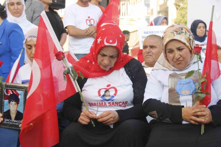 Aile Ve Sosyal Politikalar İle İçişleri Bakan Yardımcıları Diyarbakır Anneleriyle Bir Araya Geldi