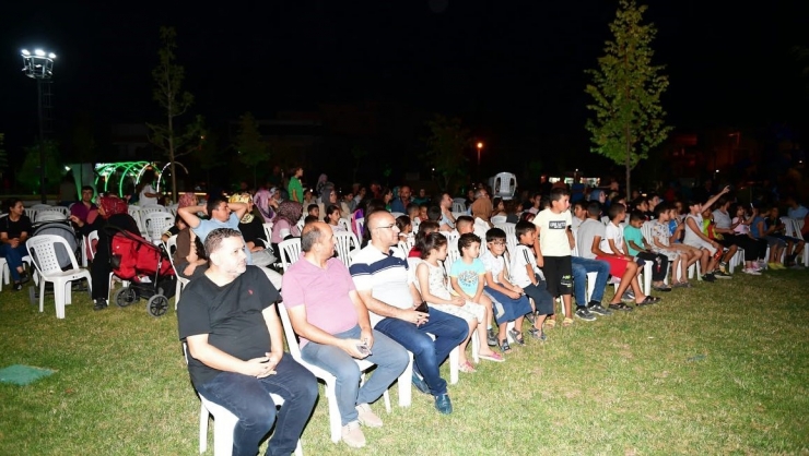 "ajan Kedi" Açık Hava Sinema Gösterimi Yoğun İlgi