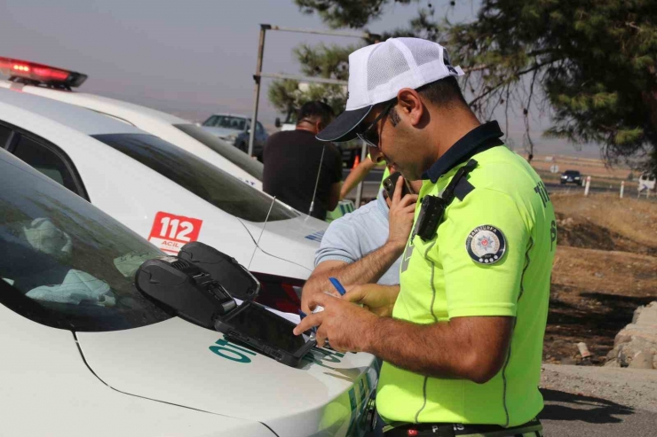 Polisler Durdurdukları Araçlardaki Çocukları Trafik Dedektifi Yaptı