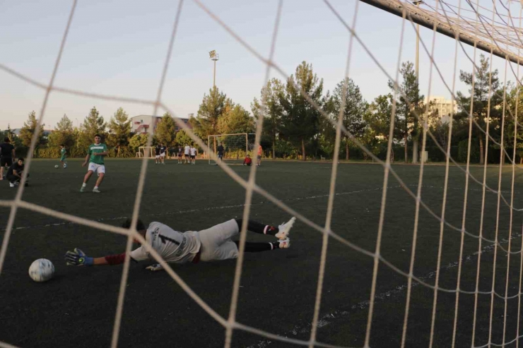 Diyarbakır’da Yetişen Çocuk Ve Genç Futbolcular, Süper Lig Takımlarına Hazırlanıyor