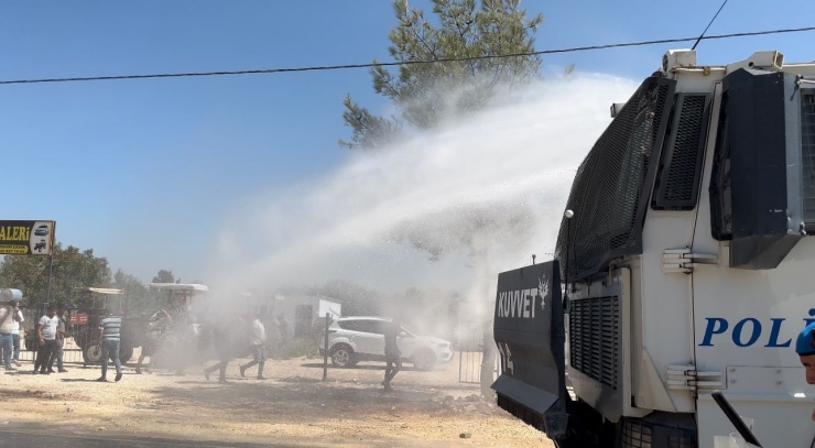 Suruç’ta Kaçak Galericiler Sitesinin Yıkımında Gerginlik Yaşandı