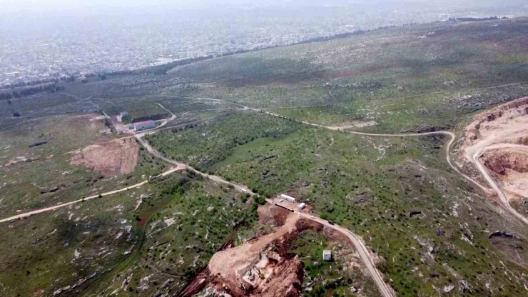 Dağ Taş Şantiyeye Döndü