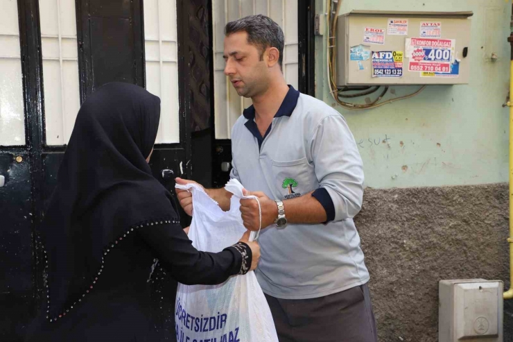 Şehitkamil’den Dar Gelirli Ailelere Gıda Yardımı Desteği