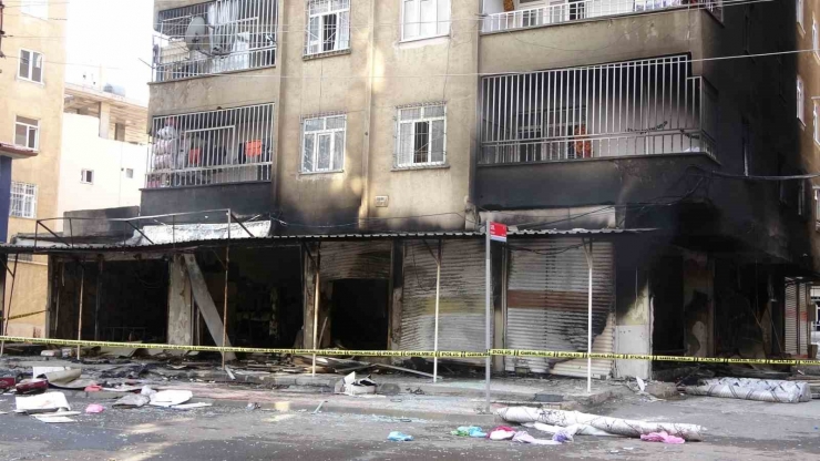 Diyarbakır’da Tekstil Dükkanında Patlama: 25 Kişi Dumandan Etkilendi