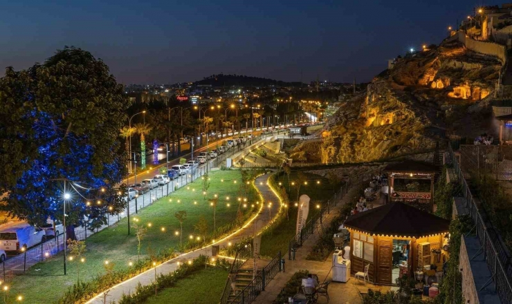 Kızılkoyun Nekropolü Ziyaretçilerin Uğrak Noktası Oldu