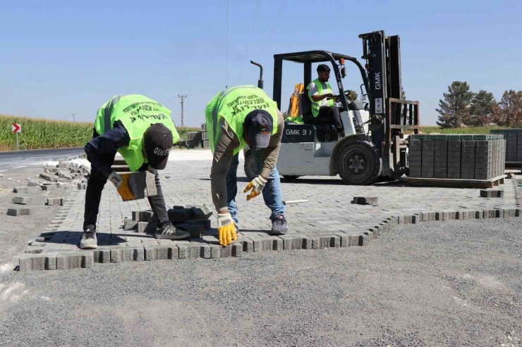 Haliliye’de Kilitli Beton Parke Yerleştirme Çalışmaları Tam Not Alıyor