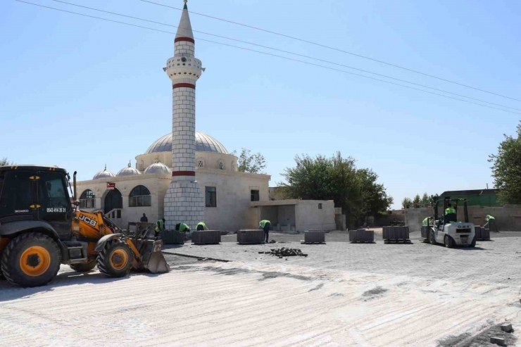 Haliliye’de Kilitli Beton Parke Yerleştirme Çalışmaları Tam Not Alıyor