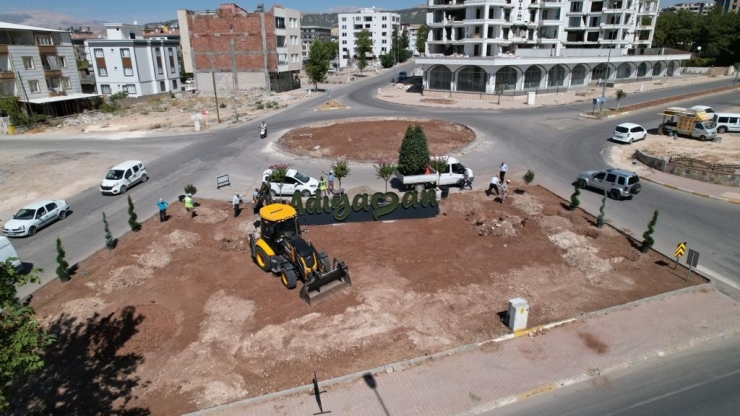 Adıyaman Belediyesi Peyzaj Çalışmalarına Devam Ediyor