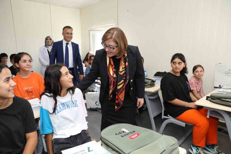 Şahin Ve Vali Çeber, İlk Ders Gününde Öğrencileri Ziyaret Etti