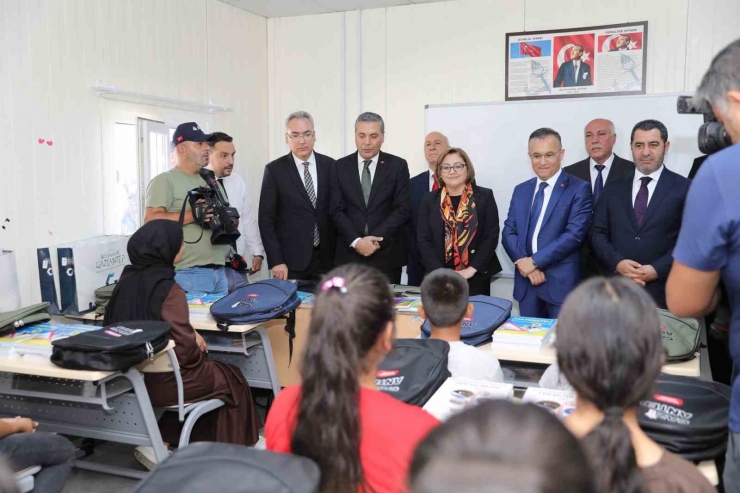 Şahin Ve Vali Çeber, İlk Ders Gününde Öğrencileri Ziyaret Etti