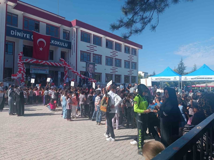 Malatya Polisi, Okulun İlk Gününde Denetim Gerçekleştirdi