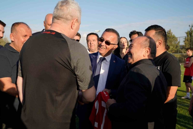 Vali Çeber’den, Gaziantep Fk’ya Moral Ziyareti