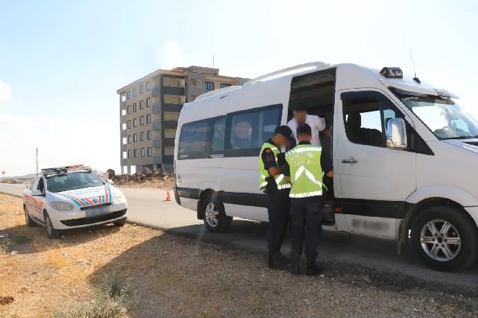 Gaziantep’te Jandarmadan Okul Servis Araçlarına Şok Denetim