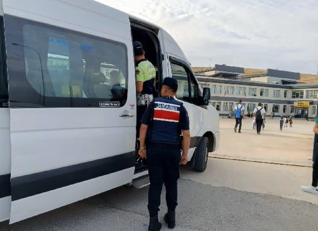 Gaziantep’te Jandarmadan Okul Servis Araçlarına Şok Denetim