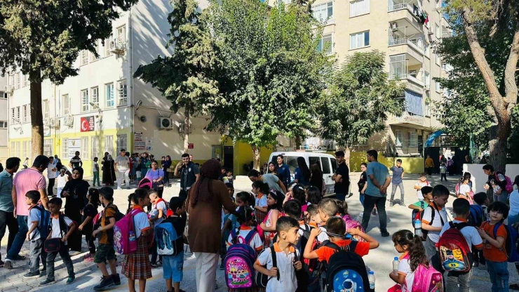 Birecik’te Polis Ekipleri Öğrencileri Bilgilendirdi