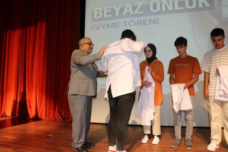 Malatya’da Tıp Öğrencileri Beyaz Önlüklerini Giydi