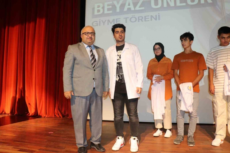 Malatya’da Tıp Öğrencileri Beyaz Önlüklerini Giydi