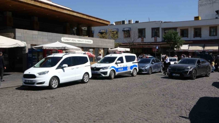 Çarşı Göbeğinde Esnaf Arasında Silahlı Kavga: 3 Yaralı