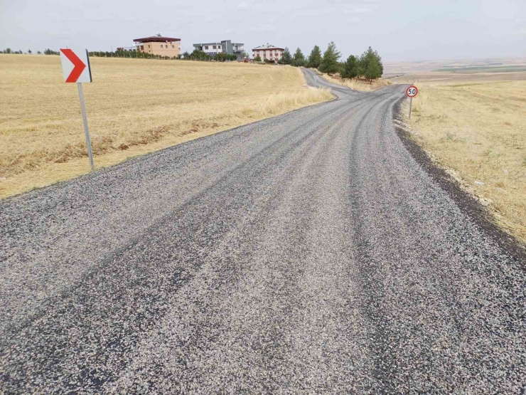 Büyükşehir Belediyesi, 17 Kırsal Mahallede Yol Yapım Çalışmalarını Sürdürüyor