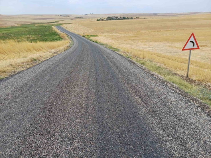 Büyükşehir Belediyesi, 17 Kırsal Mahallede Yol Yapım Çalışmalarını Sürdürüyor