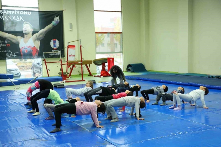 Yenişehir Belediyesi, 14 Branşta Ücretsiz Kış Spor Kursları Başlattı