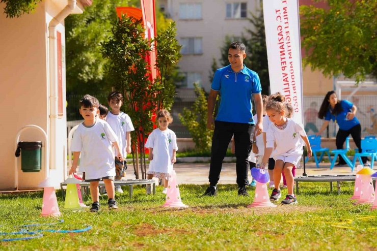 Önce Öğren Sonra Eğlen Projesi Okullara Renk Katıyor