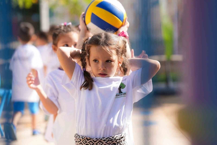 Önce Öğren Sonra Eğlen Projesi Okullara Renk Katıyor