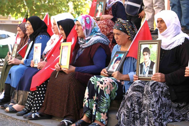 Diyarbakır Annelerinin Evlat Nöbetine Bir Aile Daha Katıldı