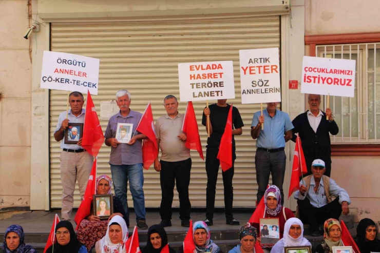 Diyarbakır Annelerinin Evlat Nöbetine Bir Aile Daha Katıldı