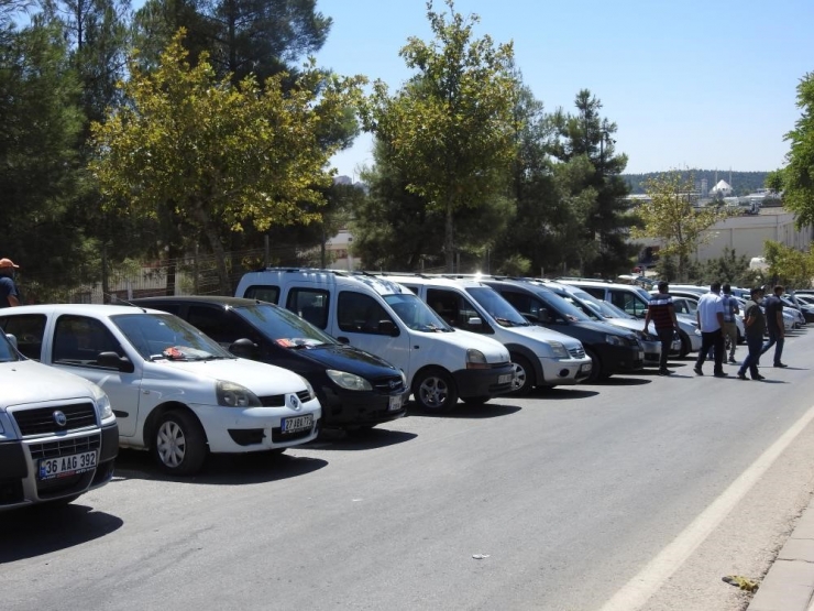 İkinci El Otomobillere Bakan Çok, Alan Yok