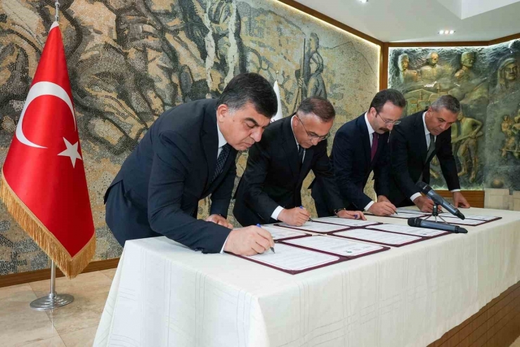 Öğrencilere, Nakdi Destek Sağlayacak Protokoller İmzalandı