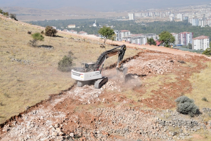 Yeşilyurt’ta Tecde’nin Ulaşım Ağına Yeni Yollar Ekleniyor