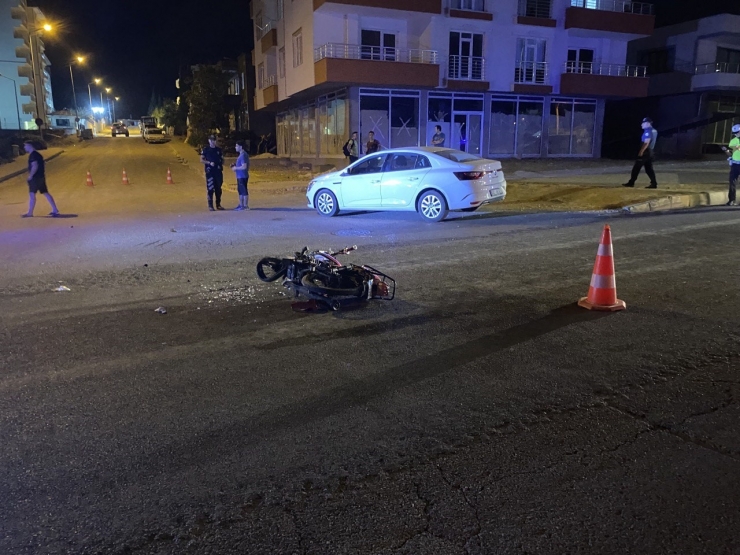 Otomobil İle Çarpışan Motosikletin Sürücüsü Hayatını Kaybetti