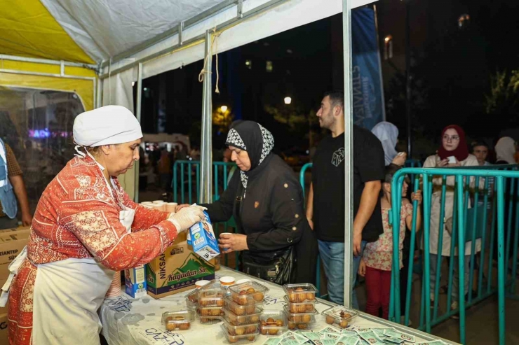 Kandil Gecesi Büyükşehir Camilerde İkramda Bulundu