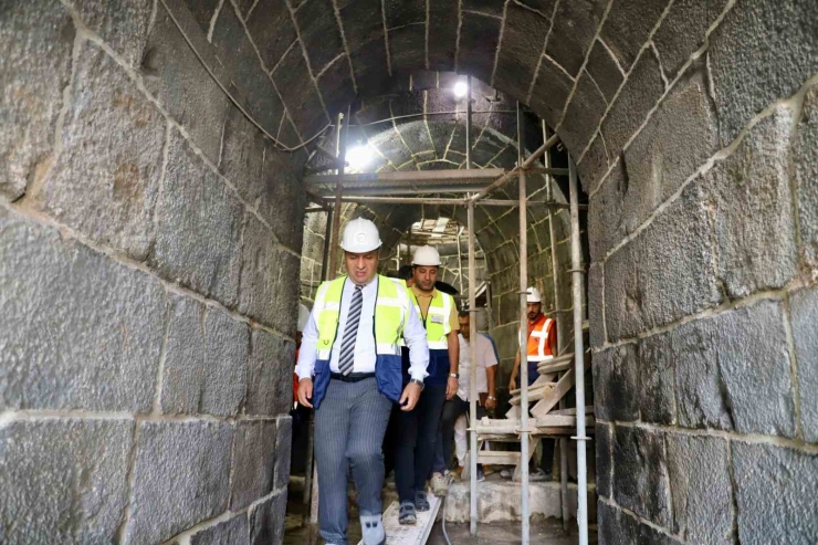 Genel Sekreter Çiftçi, Urfa Kapı’daki Restorasyon Çalışmalarını İnceledi