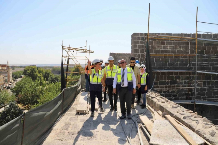 Genel Sekreter Çiftçi, Urfa Kapı’daki Restorasyon Çalışmalarını İnceledi