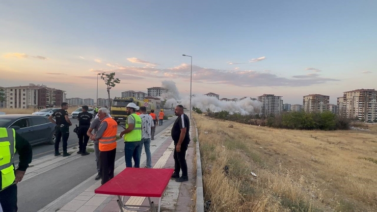 Bir Yıl Önce Aldıkları Evlerinin Yıkımını Gözyaşları İçinde İzlediler