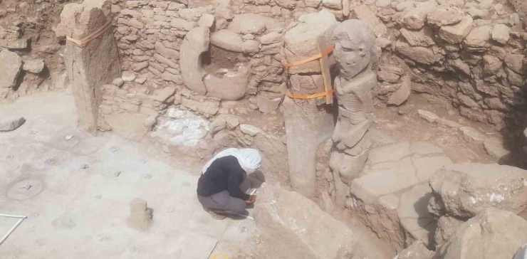 Karahantepe’de İnsan Heykeli Bulundu