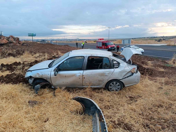 Şarampole Devrilen Otomobilde Bulunan 3 Kişi Yaralandı