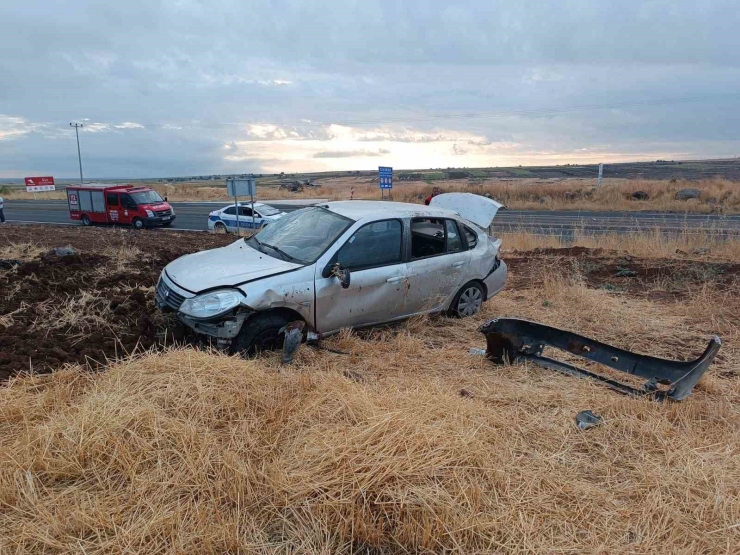 Şarampole Devrilen Otomobilde Bulunan 3 Kişi Yaralandı