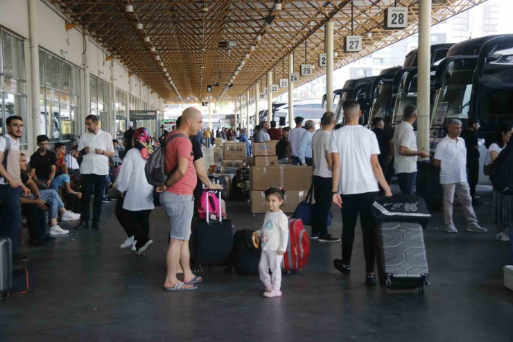 Diyarbakır Otogarında Üniversiteli Yoğunluğu