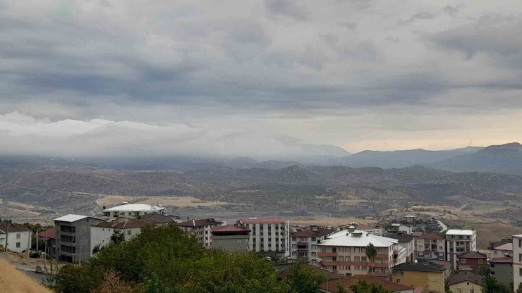 Kulp’ta Yağmurun Ardından Oluşan Sis Görsel Şölene Döndü