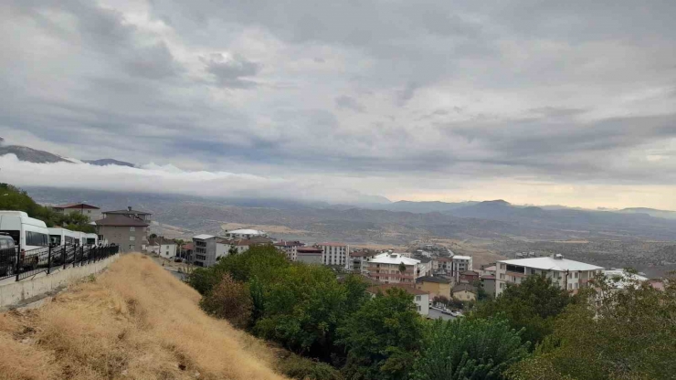 Kulp’ta Yağmurun Ardından Oluşan Sis Görsel Şölene Döndü