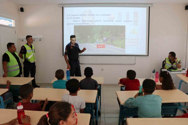 Haliliye Çocuk Trafik Eğitim Parkı İle Hem Eğlendiler Hem Öğrendiler