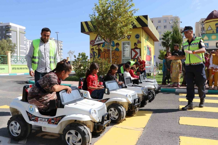 Haliliye Çocuk Trafik Eğitim Parkı İle Hem Eğlendiler Hem Öğrendiler