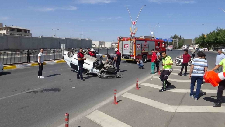 Şanlıurfa’da 2 Otomobil Çarpıştı: 1 Yaralı