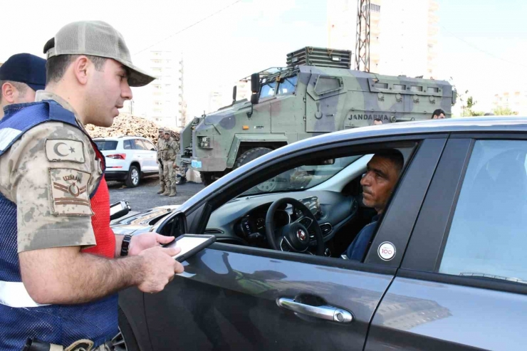 Siverek’te Jandarma Asayiş Ve Yol Denetimi Uygulaması